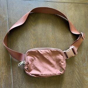 Lululemon Everywhere Belt Bag 1L